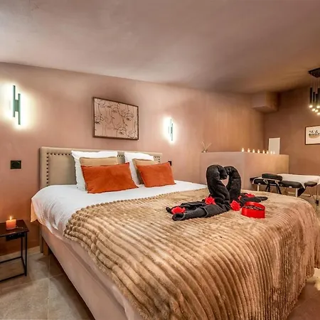 Secret Apartment *